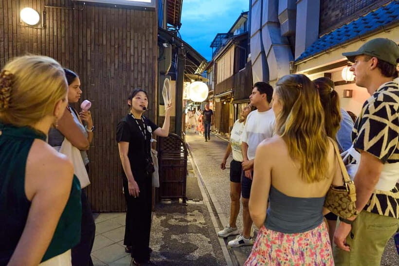 Kyoto: Gion Geisha District Walking Tour - Stories of Geisha - Pontocho Alley at night: lanterns, clubs, and a smart lesson on kabuki