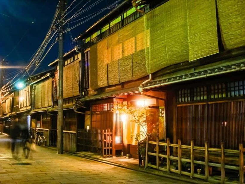 Kyoto: Gion Geisha District Walking Tour - Stories of Geisha - Gion’s old lanes: spotting geiko and maiko without turning it into a show