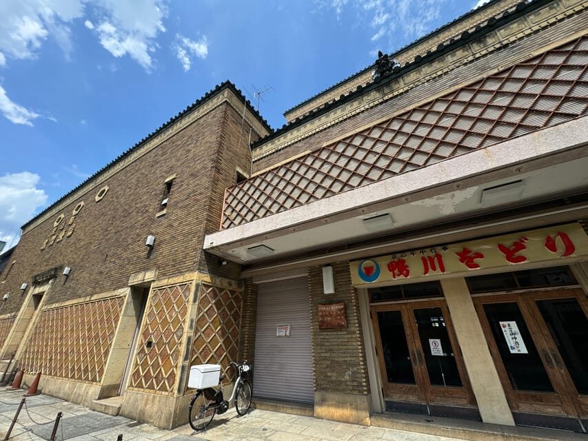 Kyoto: Gion Geisha District & Yasaka Shrine Walking Tour - Price and value: $38 for context-heavy walking