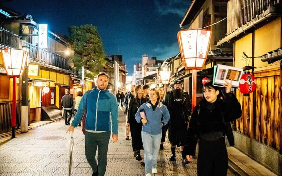 Kyoto: Gion Hidden Gems & Geisha Culture Tour - Start smart: how the tour sets up the best Gion experience