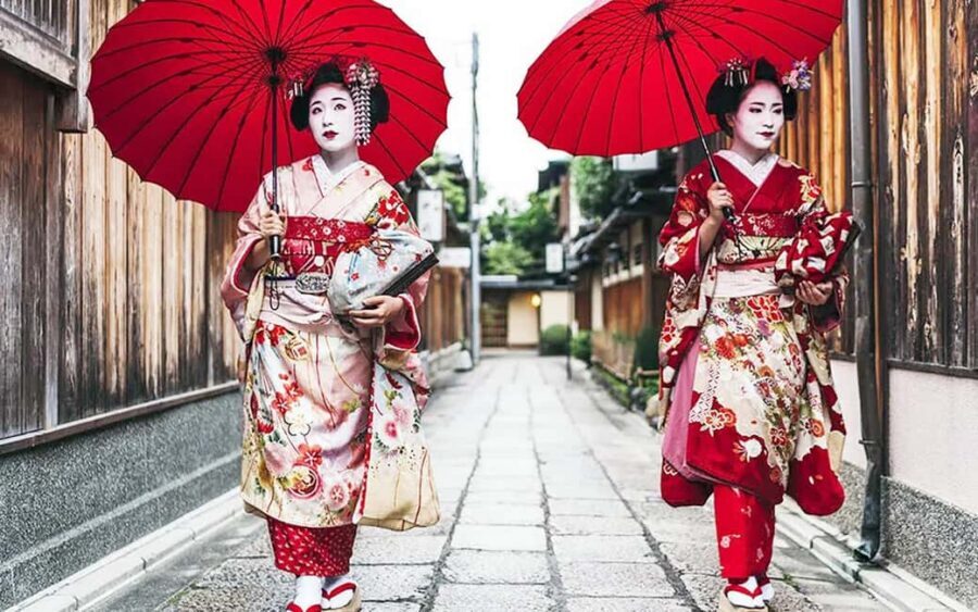 Kyoto: Gion Hidden Gems & Geisha Culture Tour - Gion Shirakawa Canal: the postcard view that actually means something
