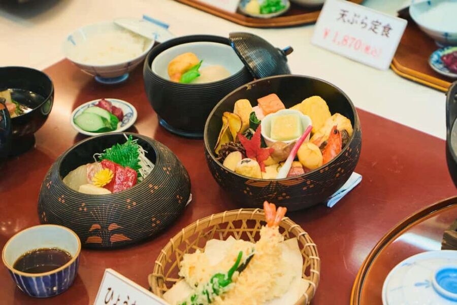 Kyoto: Gion Hidden Gems & Geisha Culture Tour - Tatsumi-jinja and Yasaka Shrine: Kyoto’s spiritual spine in walking distance