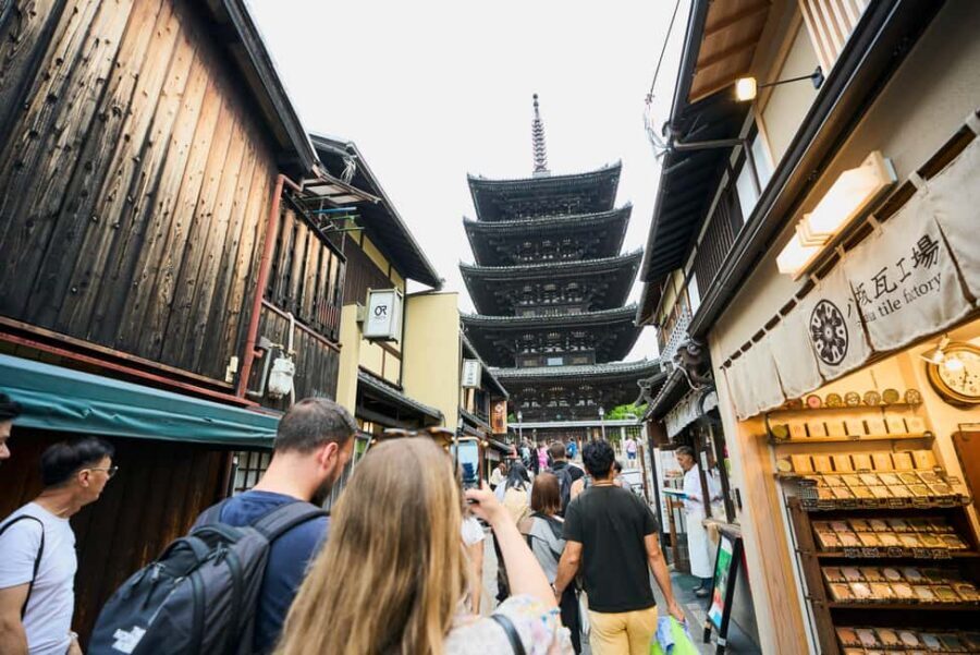 Kyoto: Gion Hidden Gems & Geisha Culture Tour - Edo-period townhouses and quiet lanes: what you’re really learning
