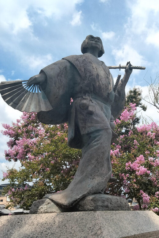 Kyoto: Gion Highlights & Hidden Treasures Guided Tour - Yasaka Kōshin-dō wish balls and Yasui Kompira-gū blessings: a personal ending