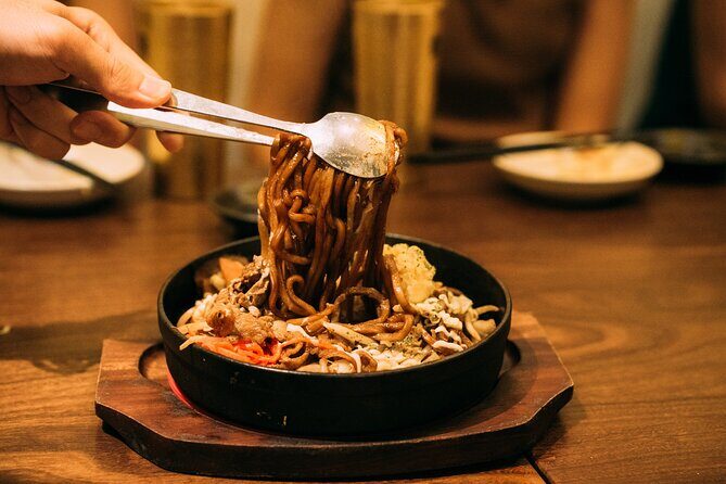 Kyoto: Gion Local Food Tour (Taste 15 Dishes) - Stop 3: Gion Shirakawa sushi and tempura (with drinks)