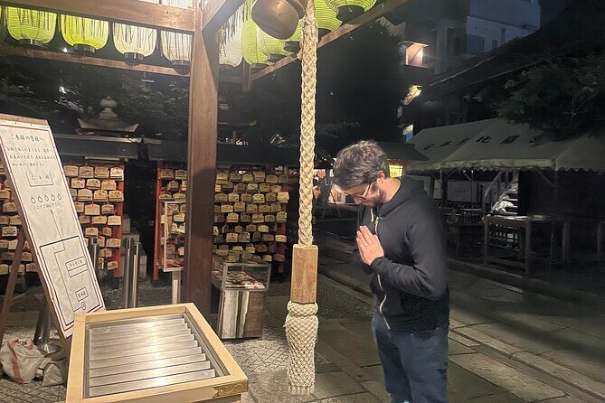Kyoto: Gion Magical Night Walking Tour - Entering Gion after the daytime crowd fades