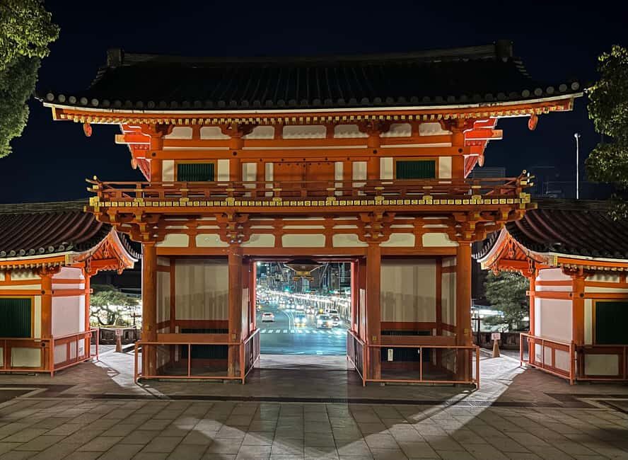 Kyoto: Gion Magical Night Walking Tour with Geisha Trivia - Photography service: why it helps more at night than you think