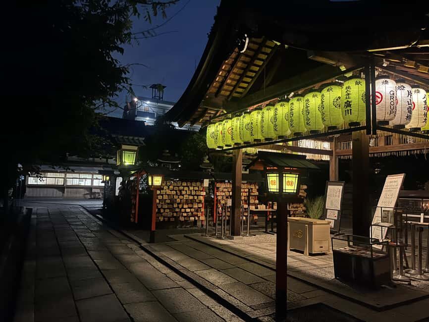 Kyoto: Gion Magical Night Walking Tour with Geisha Trivia - Hidden pathways and the “slow down” pacing