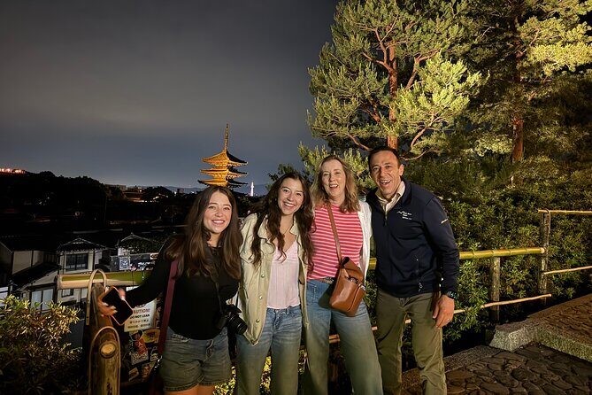 Kyoto Gion Night Tour: Discover Geisha District and Hidden Gems - Why Gion After Dark Hits Different Than Daytime