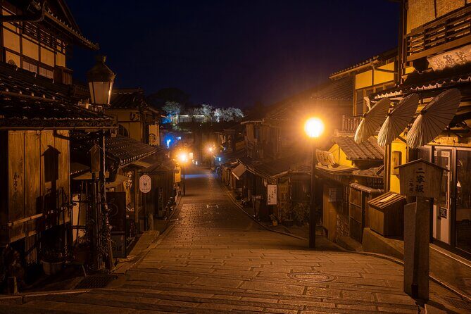 Kyoto Gion Night Tour: Discover Geisha District and Hidden Gems - Stop 1: Hanamikoji Street, Where the Gion Atmosphere Starts
