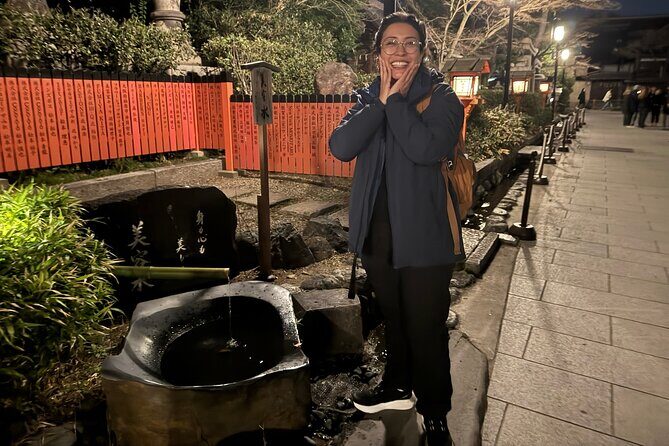 Kyoto Gion Night Tour: Discover Geisha District and Hidden Gems - Stop 3: Yasui-Konpiragu Shrine and the Idea of Cutting Bad Ties