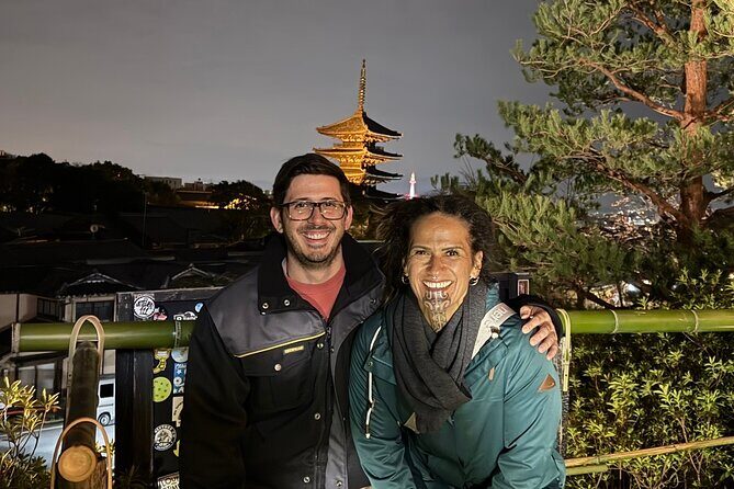 Kyoto Gion Night Tour: Discover Geisha District and Hidden Gems - Stop 4: Yasaka Pagoda (Hokanji Temple), Old Wood That Still Sounds Impossible