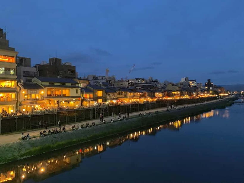 Kyoto: Gion Night Tour Stories of Geisha and Maiko - Statue of Izumo-no-Okuni: the first stop with story weight