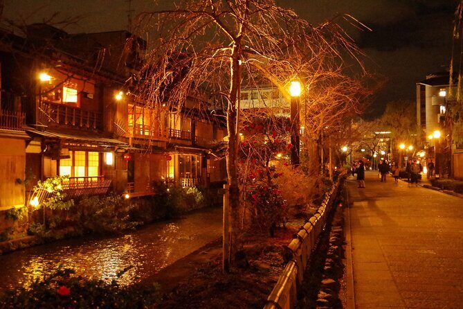 Kyoto: Gion Night Walking Tour with Geisha Insight - Stop 1 in Gion: Hanamikoji Street, Shirakawa Canal, and a tucked-away shrine