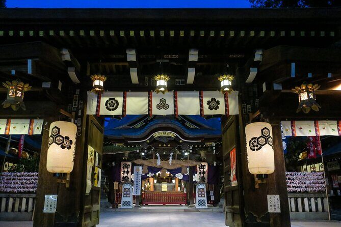 Kyoto: Gion Night Walking Tour with Geisha Insight - Geisha and maiko insight: spotting without chasing