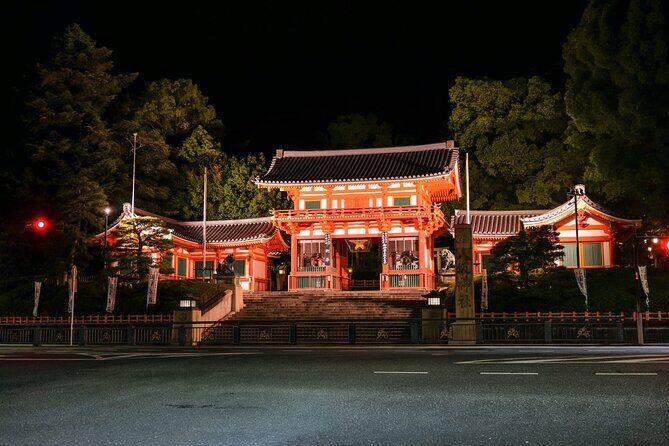 Kyoto: Gion Night Walking Tour with Geisha Insight - Stop 2 around Kawaramachidori: Shijo-Kawaramachi and the local Kyoto vibe