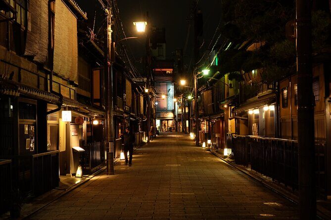 Kyoto: Gion Night Walking Tour with Geisha Insight - Price and value: what $25 gets you