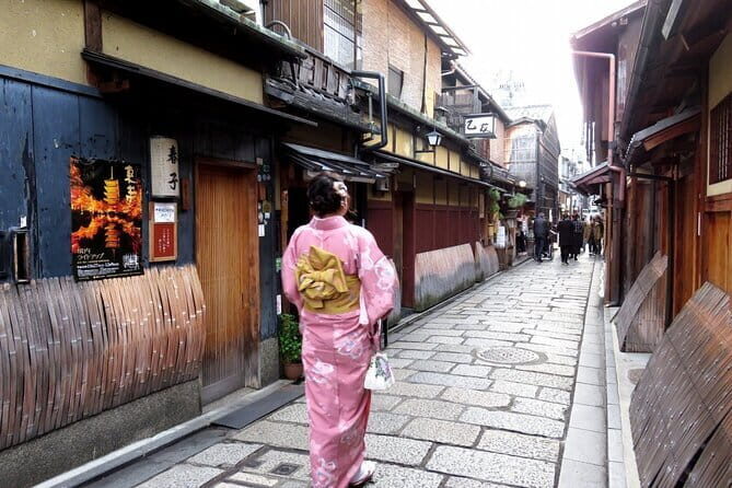 Kyoto: Gion & Pontocho Food Tour with 13 Dishes - Gion Street Food Interlude: Quick Bites in Between