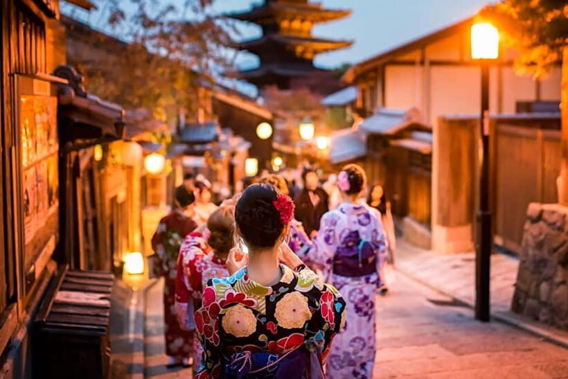 Kyoto: Gion Sunset Walking Tour with Local Guide - Hanamikoji Street: The Historic Lane You Actually Understand