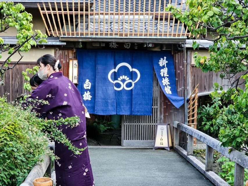 Kyoto: Gion Sunset Walking Tour with Local Guide - Snack Stop and Pontocho: Finishing in Kyoto’s Night Mood