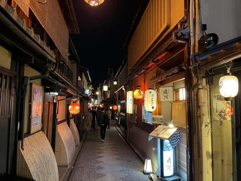 Kyoto: Gion Walking Tour - Gion-Higashi and Yasaka Shrine: where the Gion name gets explained