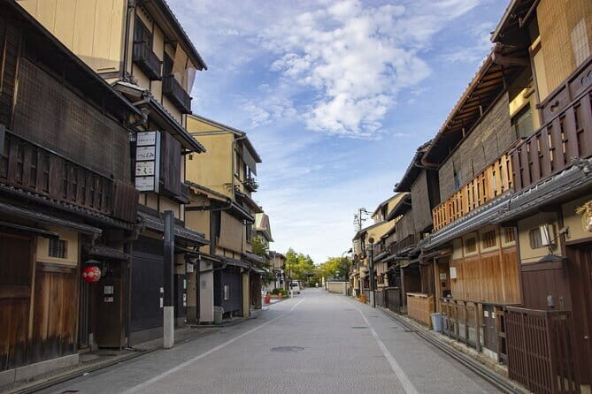 Kyoto: Gion Walking Tour for First-Time Visitors - A 2-hour Kyoto primer built around Yasaka Shrine and Gion