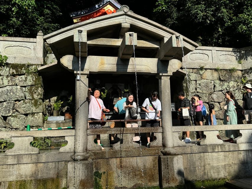 Kyoto: Guided Tour in UNESCO Site, Kiyomizu-dera - 90 Min. - Viewpoints and photo stops: small breaks that prevent camera chaos