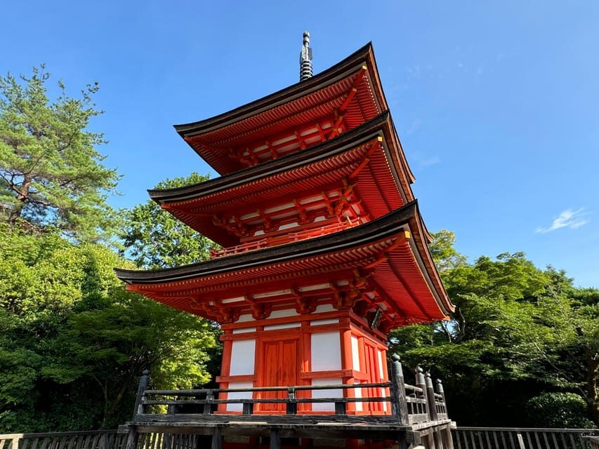 Kyoto: Guided Tour in UNESCO Site, Kiyomizu-dera - 90 Min. - Guides you can feel in your feet: Satoshi, Hiro, and Takao Teppei