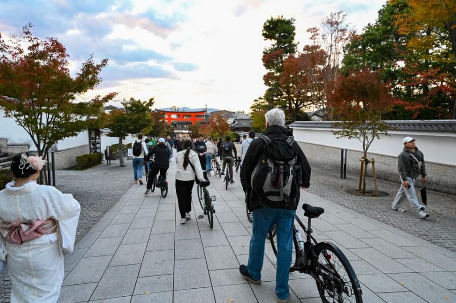 Kyoto: Half-day Guided Bike Tour with Fushimi Inari - Toji Temple (UNESCO) as the perfect opener