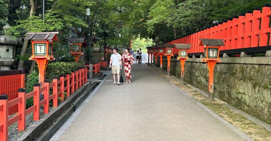 Kyoto: Half-Day Private Tour Gion Geisha District & Kiyomizu - The guide experience: when questions turn into stories