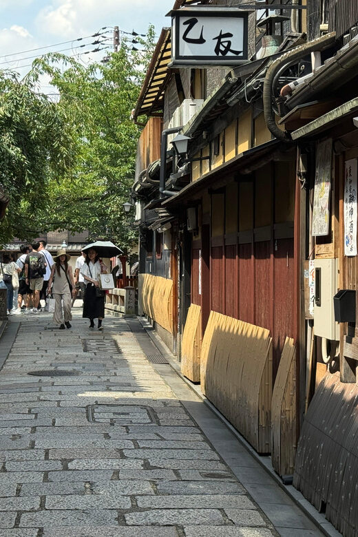 Kyoto: Half-Day Private Tour Gion Geisha District & Kiyomizu - Meet your guide at the police box near Pontocho