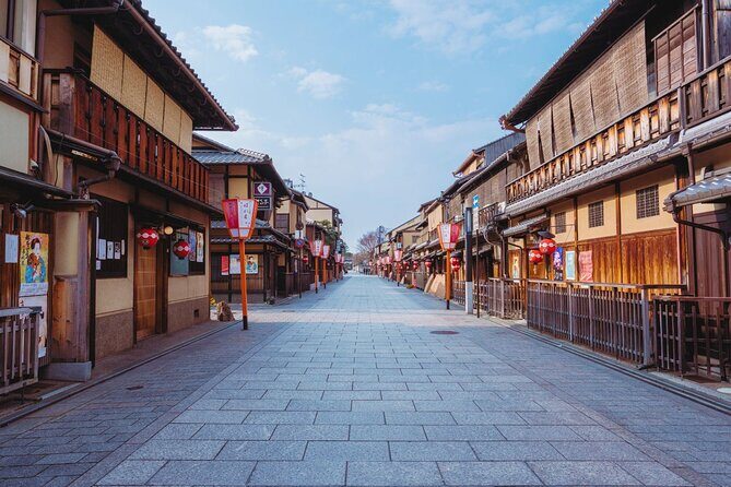 Kyoto Higashiyama Walking Private Tour - Gion’s opening scene: Minamiza Theater and Hanamikoji Street