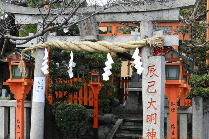 Kyoto Highlights: Half Day Customized World Heritage Walking Tour - Central Kyoto icons: Gion streets and Kiyomizudera views