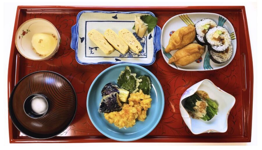 Kyoto Home Cooking Class ＆Supermarket tour near Fushimiinari - A Kyoto Home Cooking Class Starts With Dashi