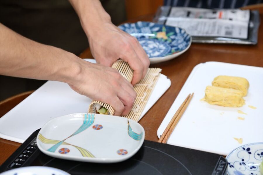 Kyoto Home Cooking Class ＆Supermarket tour near Fushimiinari - Lunch in a Traditional Tatami Room With Garden Views