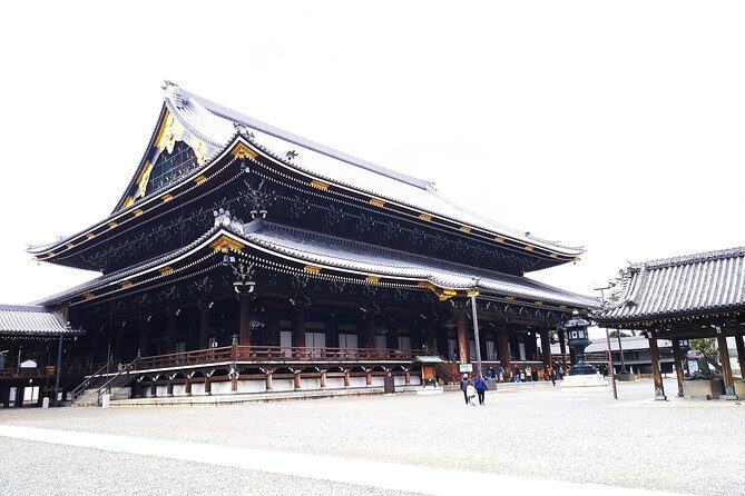 Kyoto Imperial Palace and Nijo Castle Walking Tour - Nishiki Market Shopping District: The Kitchen of Kyoto for Snacks and Real Decisions