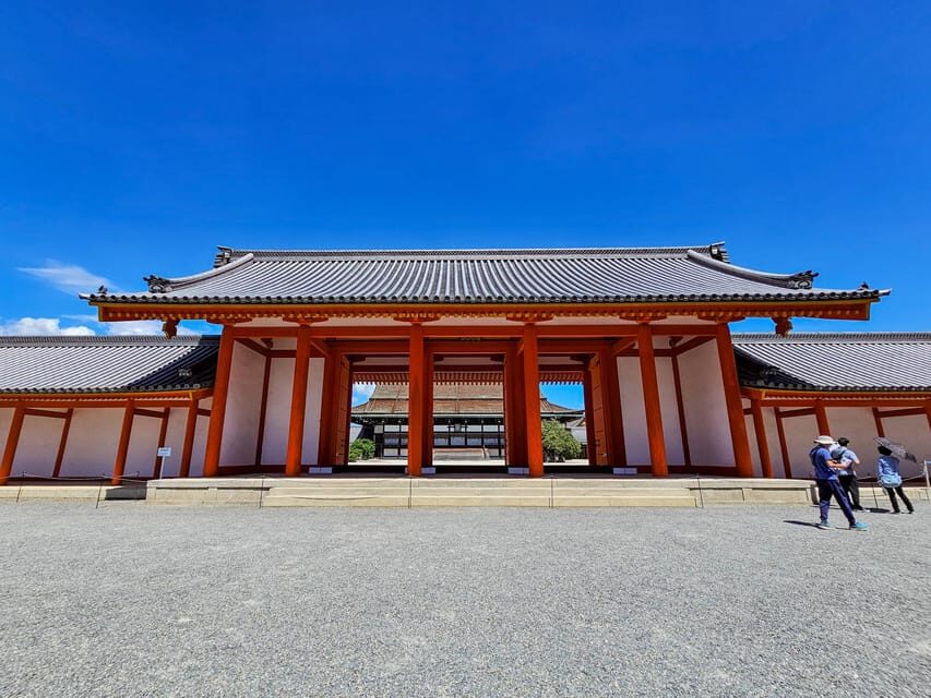 Kyoto: Imperial Palace & Nijo Castle Guided Walking Tour - How the shogun vs emperor contrast becomes crystal clear