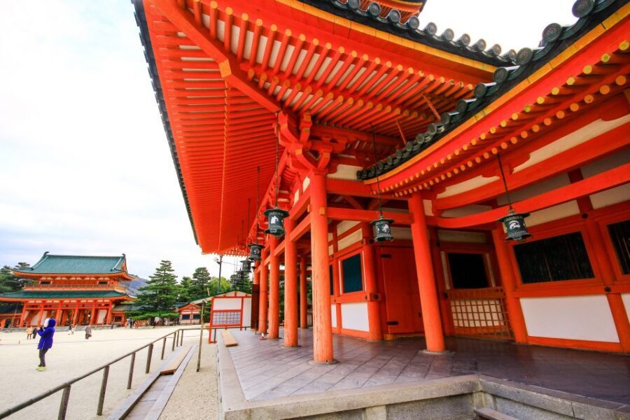 Kyoto: Imperial Palace & Nijo Castle Guided Walking Tour - Walking pace, group size, and what fits in your day