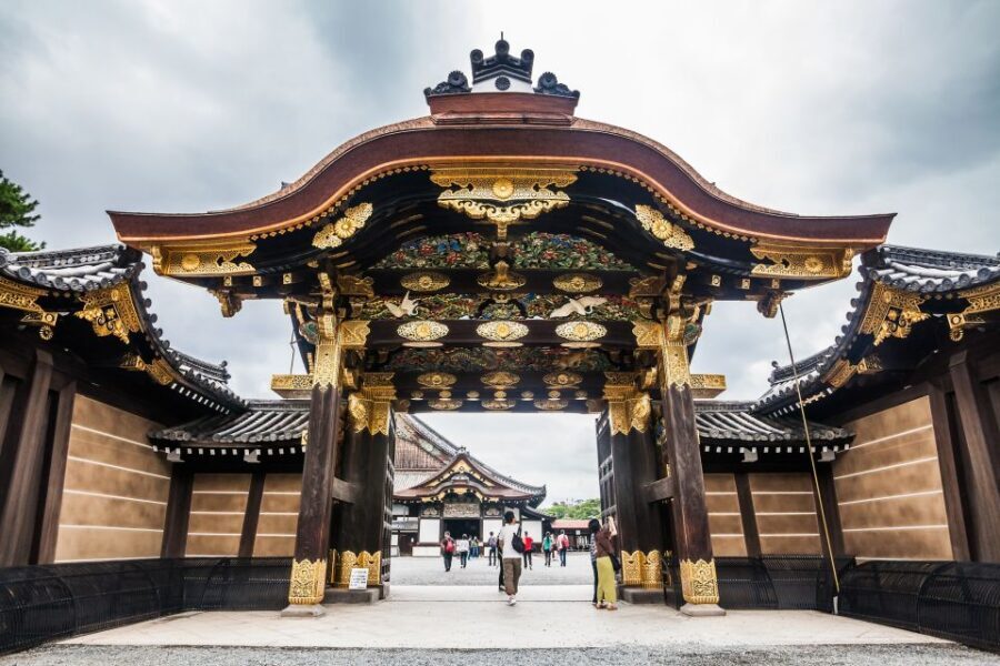 Kyoto: Imperial Palace & Nijo Castle Guided Walking Tour - The guide factor: why names like Jasmine and Raphael come up often