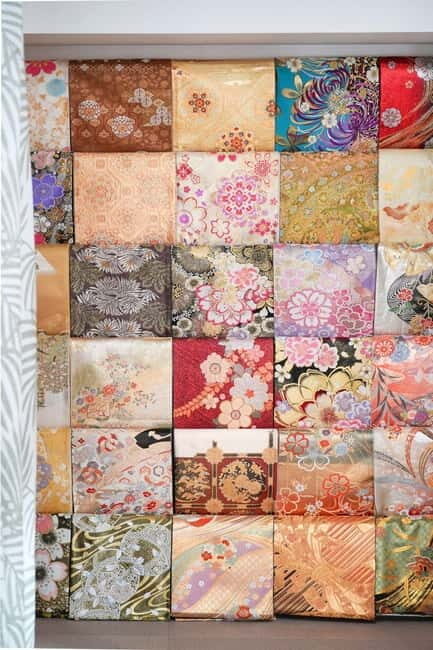 Kyoto: Kimono or Yukata Rental with Dressing Service - Finding KIMONO RENTAL MOMO (KYOTO STORE) by Gion-Shijo Exit 1