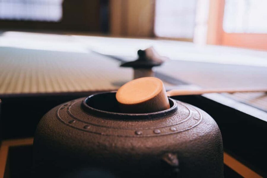 Kyoto: Kimono Tea Ceremony at Orizuruya Gion - Kyoto Kimono Tea Ceremony at Orizuruya Gion: why this format works