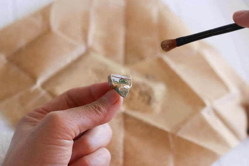 Kyoto: Kintsugi Jewelry Workshop with Natural Stones - Choosing your pieces: pottery shards, stones, shells, and more