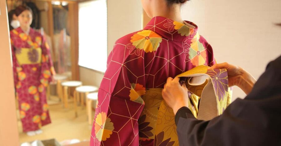 Kyoto : Kiyomizu-dera Temple : kimono and Indoor photo shoot - Pricing value: when $48 feels like a bargain, and when it may not
