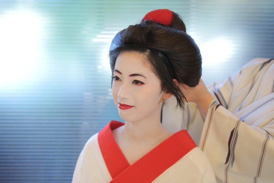 Kyoto kiyomizu Temple : Maiko and Samurai Couple Photoshoot - Inside the Photo Rooms: Japanese Room, Tea Room, and Gold Screen
