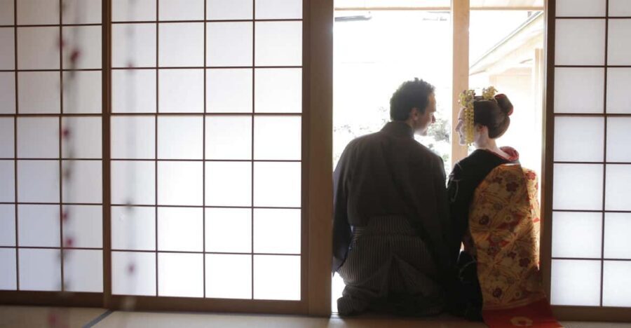 Kyoto kiyomizu Temple : Maiko and Samurai Couple Photoshoot - Choosing From 100 Kimonos (And Why It Matters for Photos)