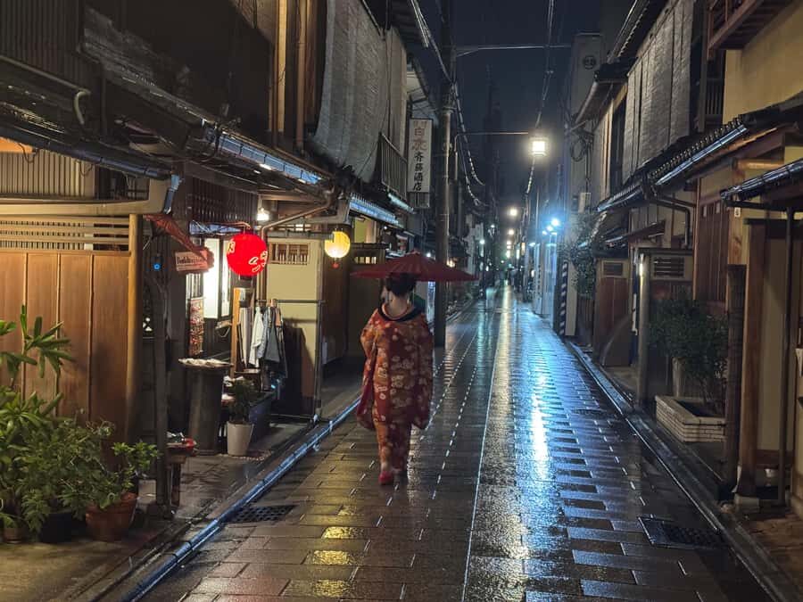 Kyoto Magic Night Walk: Gion & Fushimi Inari(Private Option) - Gion and Higashiyama Streets at Night (No Bus Tour)