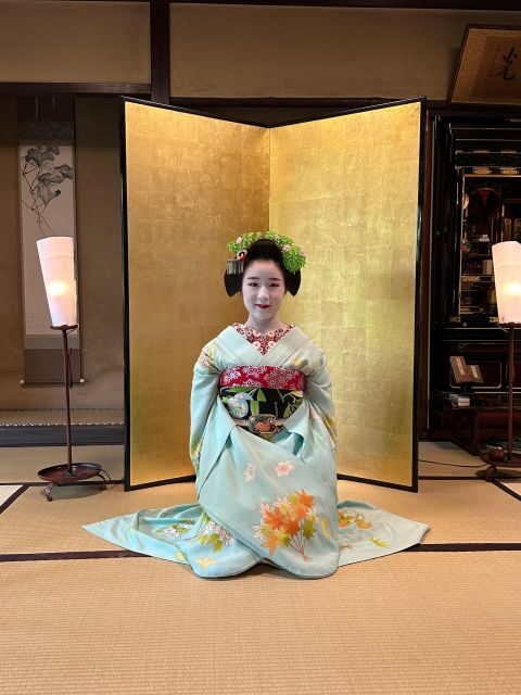 Kyoto: Maiko Happy Hour at a Historic Machiya - Maiko party games and the Q&A you can actually use