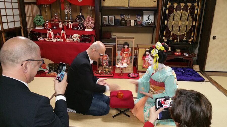 Kyoto: Maiko Happy Hour at a Historic Machiya - Practical tips: socks matter, and timing matters more