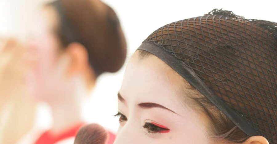 Kyoto: Maiko Makeover and Photoshoot Experience - 10 minutes of self-photography: use it like a pro