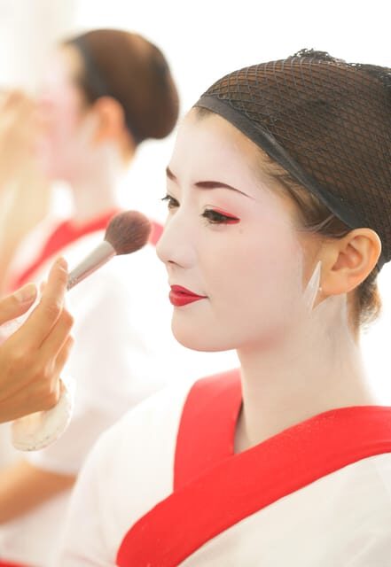 Kyoto: Maiko Makeover and Photoshoot Experience - Choosing From 100 Kimonos in Kyoto (and how to make the decision fast)